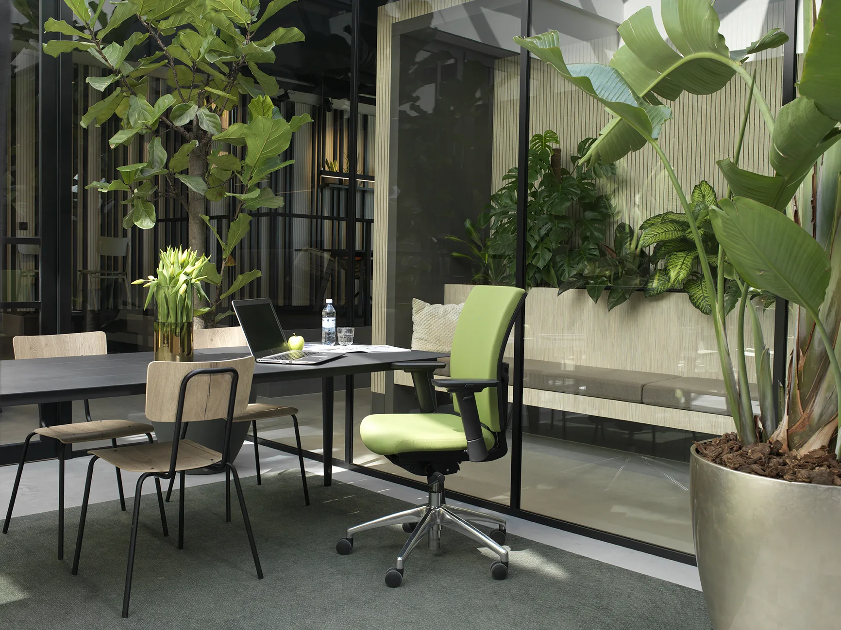 Circulaire re-use stoelen bij MW Office Solutions